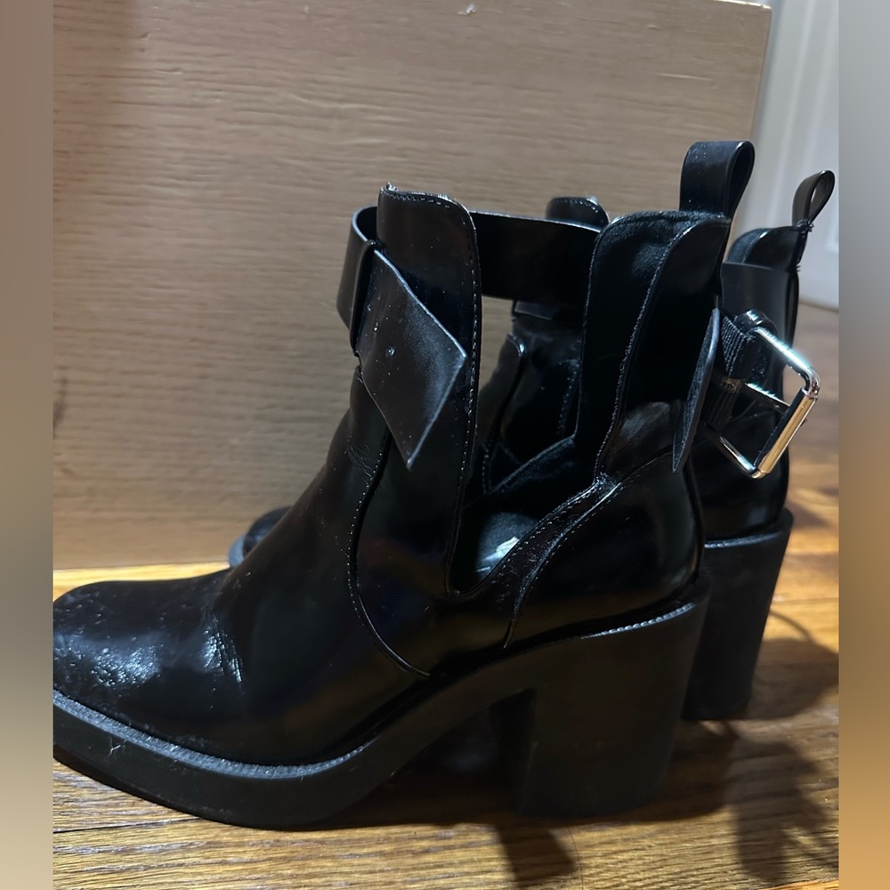Black boots - Picture 4 of 4